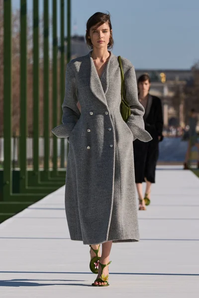 Look 64